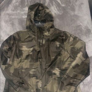 The North Face Women’s Green Patterned Raincoat/windbreaker